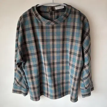 체크무늬가 귀여운 블라우스 레이어드로 변화도 즐길 수 있습니다