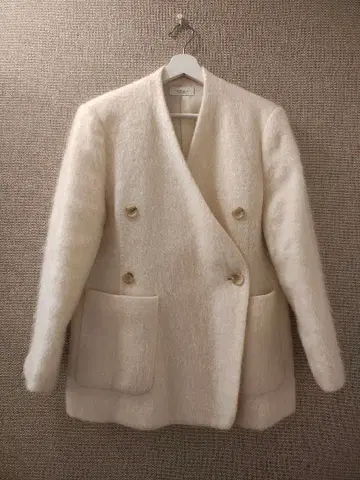 emmi 아이보리 샤기 노카라 자켓