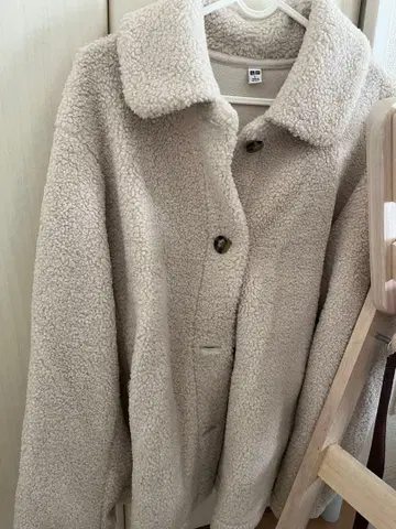 유니클로 플리스 자켓 베이지 카라 부착