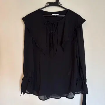 aluna 프릴 리본 포함 블랙 긴팔 블라우스