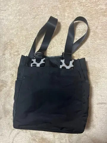 이아파피요네 블랙 토트백 조절 가능 스트랩 포함