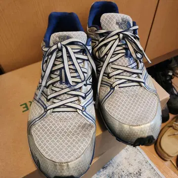 노스페이스 러닝화 US 7.5