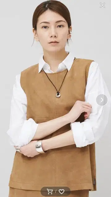 브라운 스웨이드 슬리브리스 베스트