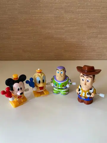 디즈니 캐릭터 피규어 세트 4개 나사식 가동 4개 세트