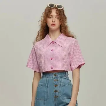 20s Tnewties 이웃에게서 잔디깎는 기계를 빌렸다