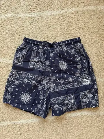 Puma 반다나 패턴 숏팬츠 S