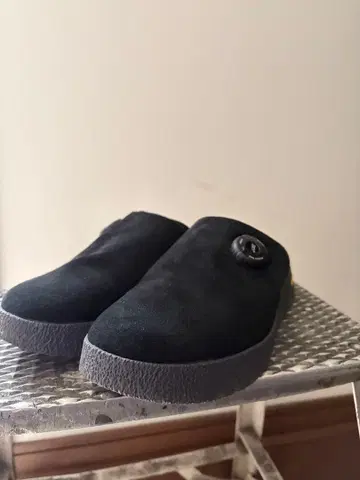 playground pg empty 사보 스웨이드