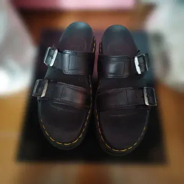 새상품급 닥터마틴 통굽 블랙 더블 버클 샌들 UK5