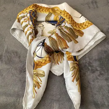 헌팅월드 실크 스카프