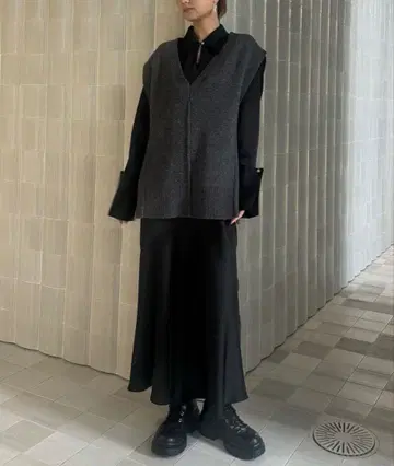 KNIT VEST SET SATIN DRESS Ameri