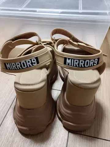 M 사이즈 미러나인 통굽 샌들 베이지