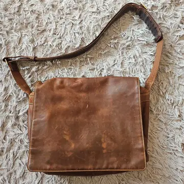 브라운 가죽 메신저 백