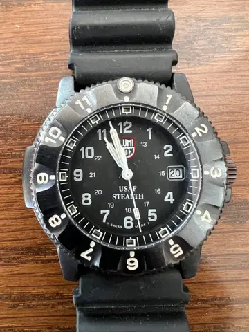 루미녹스 F-117 나이트호크 손목시계