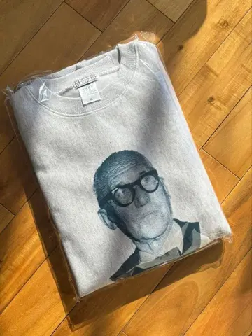 {새상품} museum of daily 코르뷔지에 맨투맨