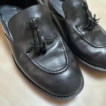 블랙 레더 태슬 로퍼