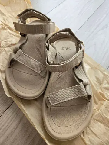 Teva 스포츠 샌들 베이지