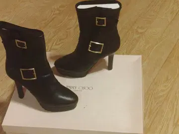 JIMMY CHOO 블랙 버클 부츠