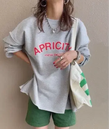 feepur by saya 칼리지 로고 맨투맨