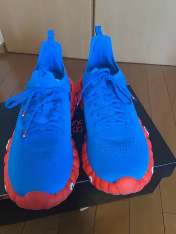 미즈노 미야쿠미야쿠 27.0 스니커즈