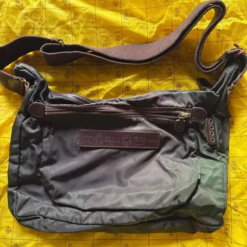 페리지 숄더백 그린 컬러