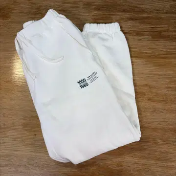 뉴발란스 1000 스웨트 팬츠 오버 사이즈 핏