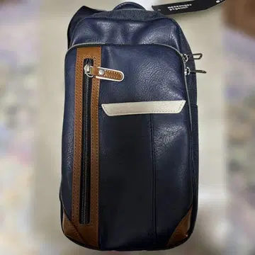 네이비 합성 피혁 바디백