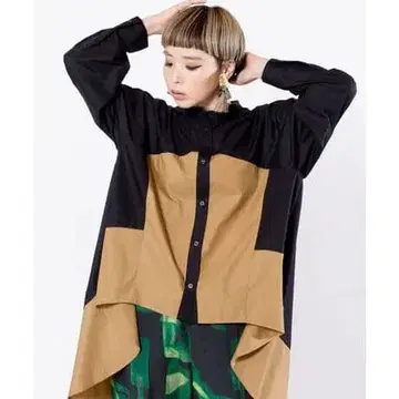 오즈모시스 절개 플레어 블라우스