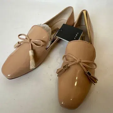 새상품 [ZARA BASIC] 베이지 플랫 골드 힐 보우 39