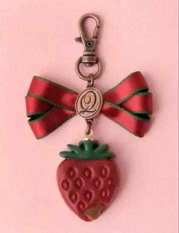 Q-pot. 스트로베리 가나슈 리본 백참