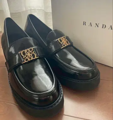 RANDA 블랙 로퍼 통굽