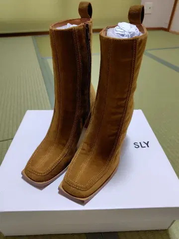SLY 브라운 스웨이드 부츠