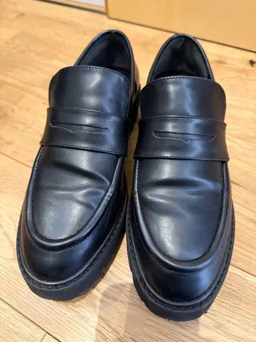 BEAUTY AND YOUTH 블랙 로퍼 37