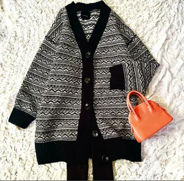 새상품급 스픽앤스팬 정가 2만 네이티브 자카드 가디건 루즈핏