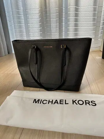 MICHAEL KORS 블랙 토트백