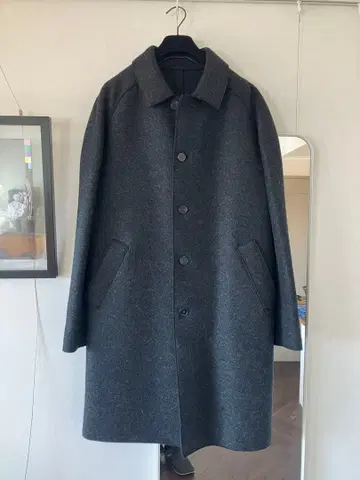 HARRIS WHARF LONDON 스텐카라 코트 48