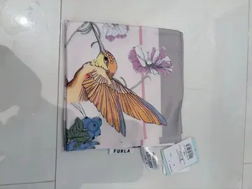 FURLA 꽃과 새 프린트 스카프