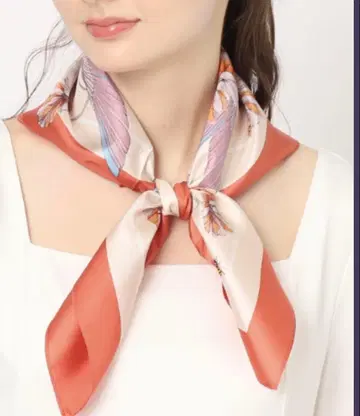 FURLA 실크 스카프 패턴