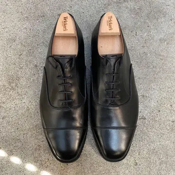 거의 미사용 트리커스 리젠트 UK7.5 블랙 정품 슈트리 포함