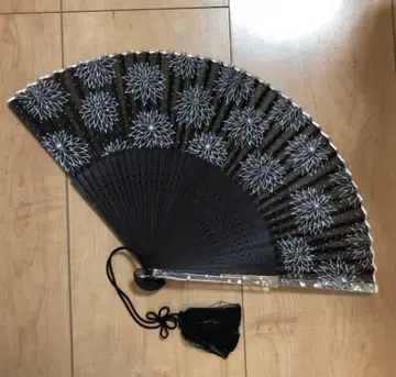 꽃무늬 자수 부채 블랙