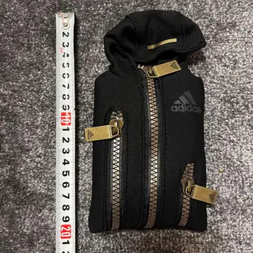 adidas x TAKAHIRO 오리지널 디자인 시트 케이스