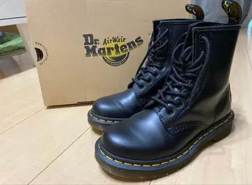 닥터마틴 1460 8홀 부츠 UK3 23