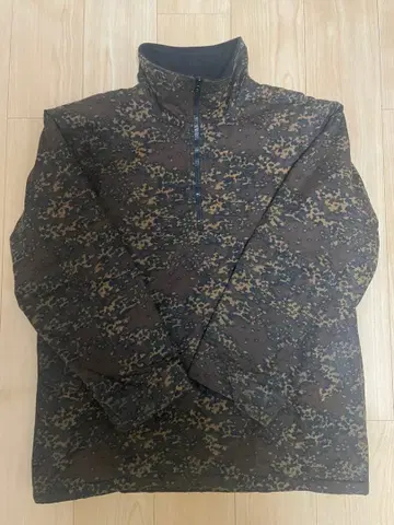 A.P.C. 하프 지퍼 오일드 카모플라쥬 카모