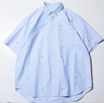 NICK GEAR 꽃무늬 자수 반팔 셔츠 스카이블루