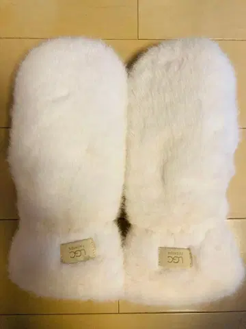 [ 새상품급 ] UGC FASHION 화이트 퍼 장갑