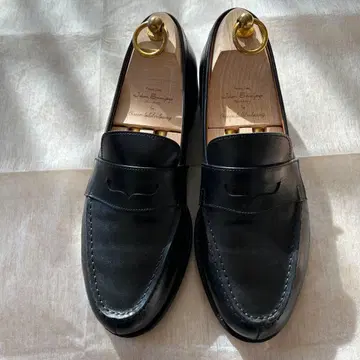 블랙 가죽 로퍼 금장 장식 포함