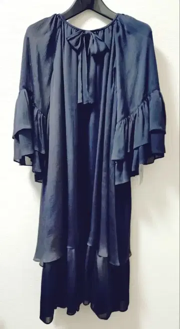 [ 미사용 새상품 ] 르네 네이비 프릴 소매 원피스 34