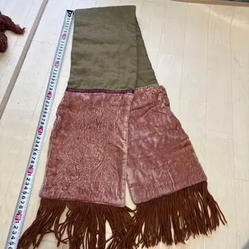 올리브 그린 핑크 비즈 자수 스톨. 프랑스제