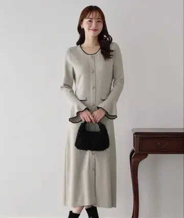 [ 미사용 새상품 ] BLUEEAST 골드 버튼 니트 원피스