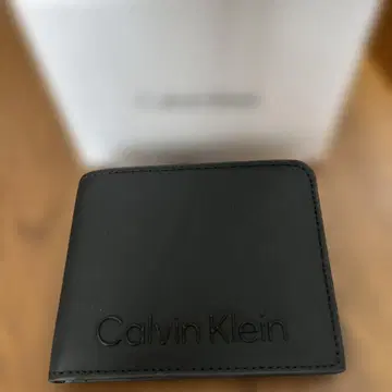 Calvin Klein RFID 이단 접이식 지갑 블랙