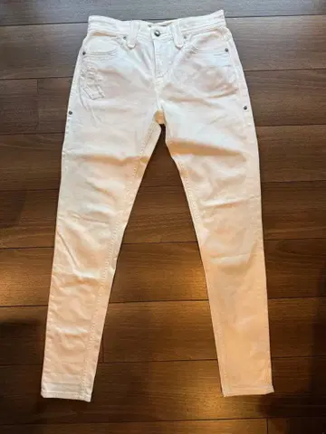 JIMMY TAVANITI 23인치 화이트 스키니 데님